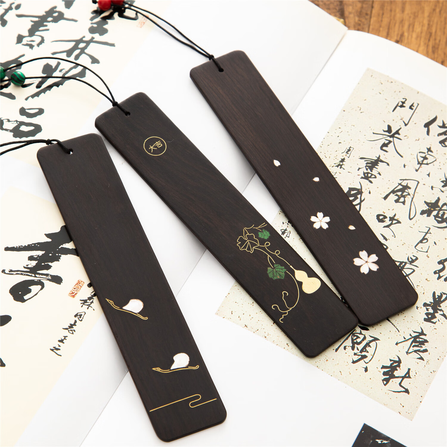 筆墨流韻，贈(zèng)禮傳情 亦禮古風(fēng)書(shū)法文創(chuàng)的雅致世界